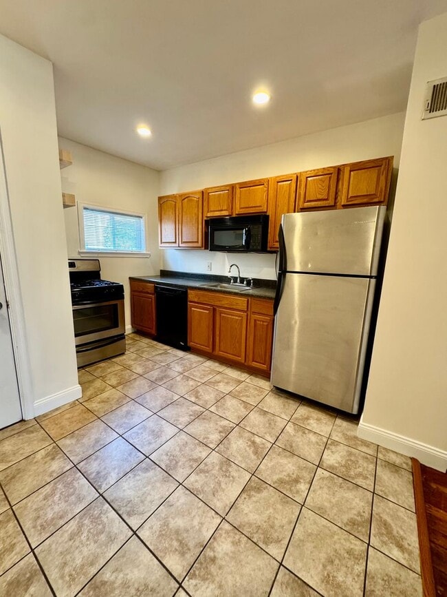 Building Photo - Charming 2-Bedroom Home in Fishtown/Olde R...