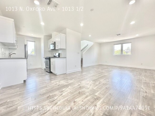 Foto del edificio - Beautiful new modern 3 story townhome 3 Be...