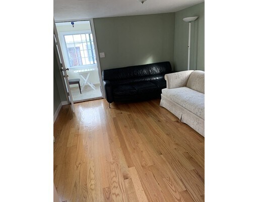 Foto del edificio - 107 Rockland St