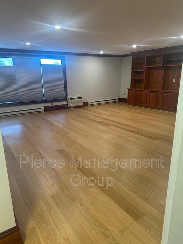 Foto del edificio - 55 River Rd