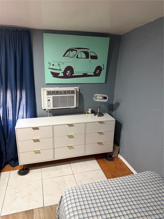 Foto del edificio - 486 Floral Dr