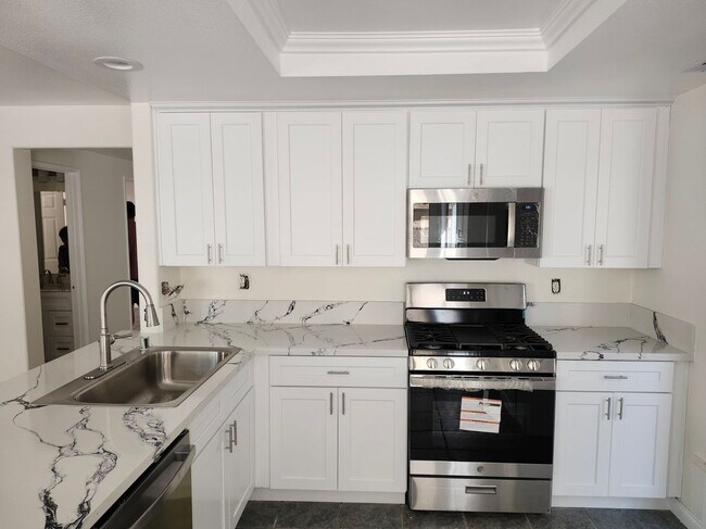 Building Photo - 2551 Kennedy Dr