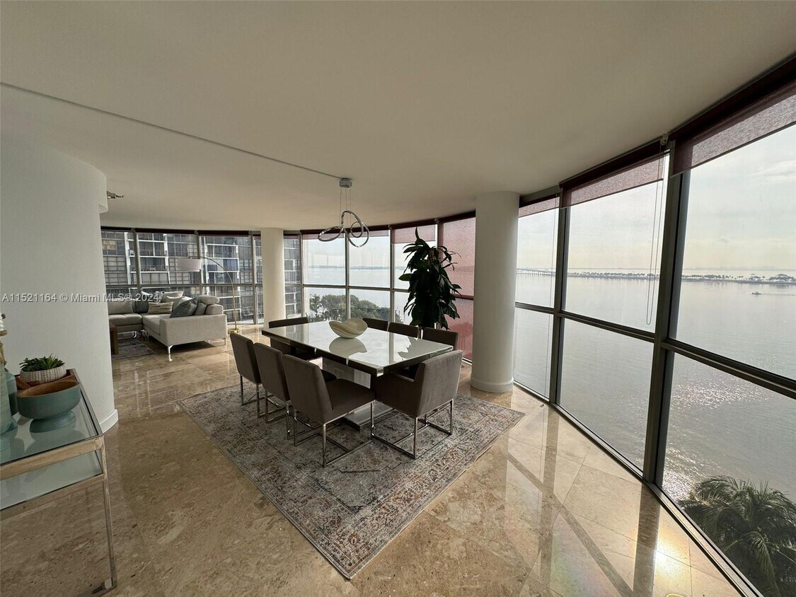 Primary Photo - 2025 Brickell Ave