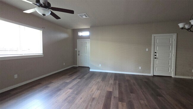 Foto del edificio - 9721 Grosbeak Ln