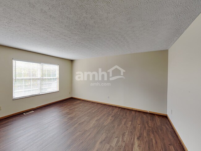Building Photo - 1064 Amherst Boulevard
