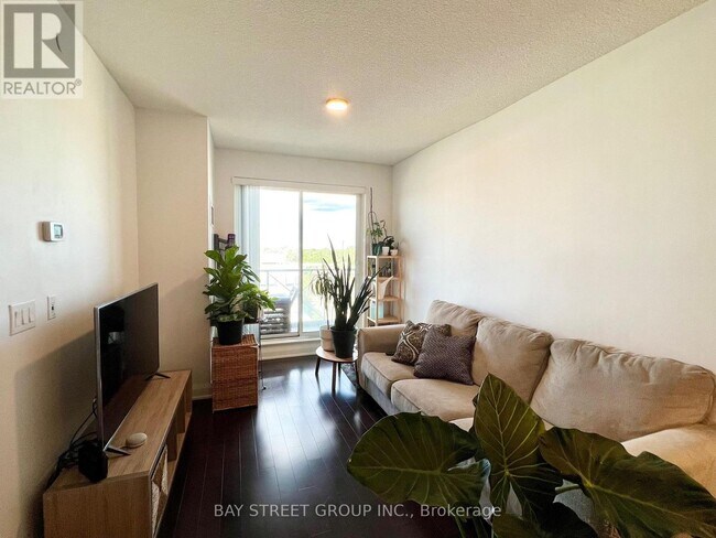 Photo du bâtiment - 8228 Birchmount Rd