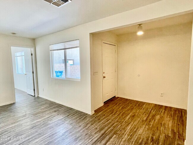 Foto del edificio - 9609 N 13th St