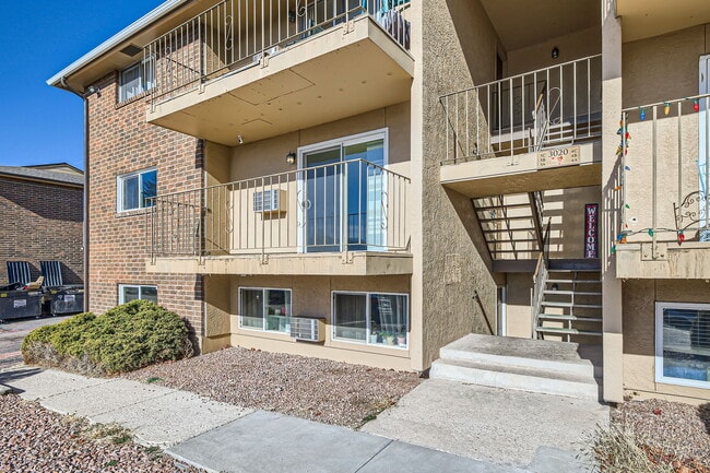 3020 E Bijou #5B - 3020 E Bijou St