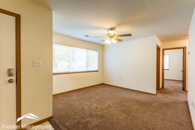 Building Photo - 402 N 10th