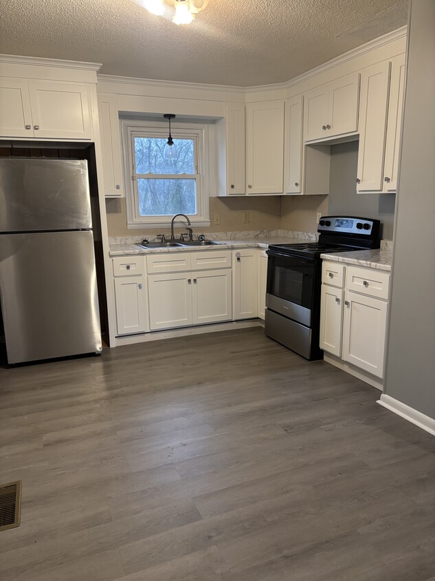 Building Photo - 214 Ostella Rd