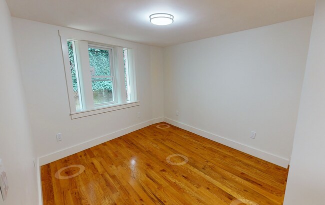 Building Photo - Avl Now - No Fee! Renovated 1BR near Harva...
