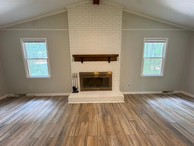 Building Photo - 285 High Meadow Dr