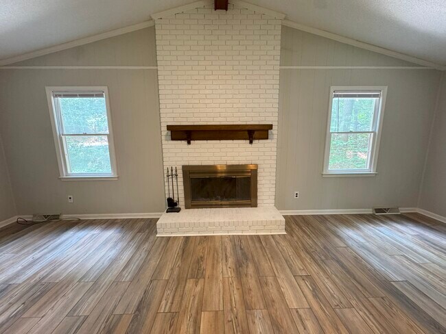 Foto del edificio - 285 High Meadow Dr