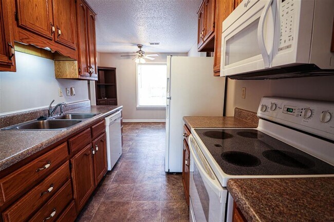 Foto del edificio - 3BD/2BA Home in Lakeland. Conveniently located. Pets Welcome.