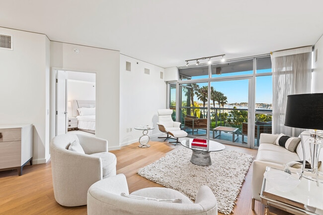 Building Photo - 13650 marina pointe Dr