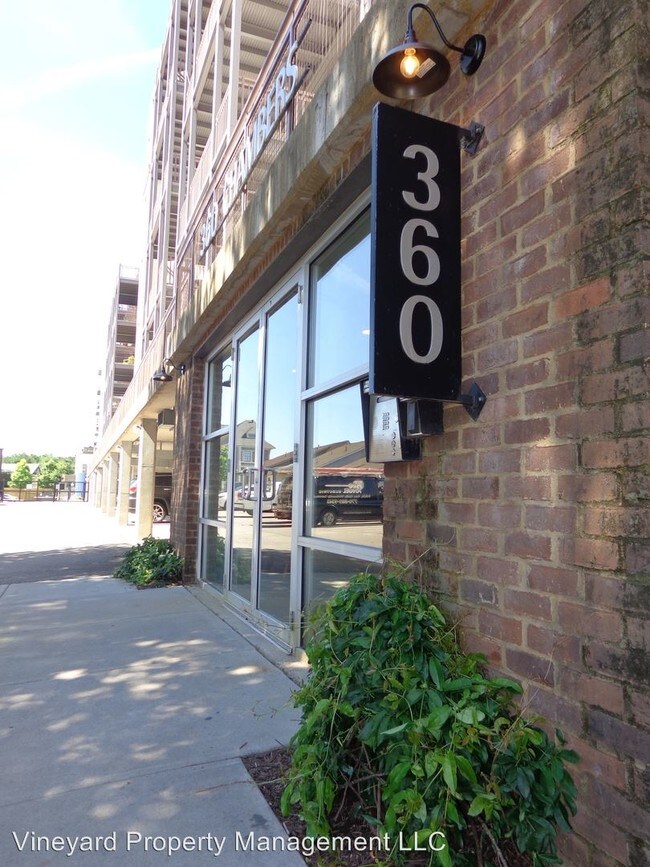 Building Photo - 360 Chambers St