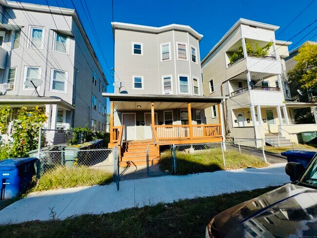 Building Photo - 898 Hancock Ave