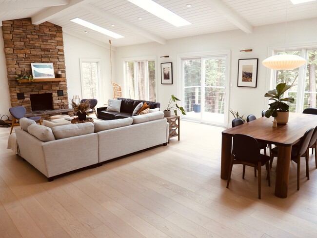 Photo du bâtiment - 4 Bedroom, 4 Bathroom Executive Bungalow f...