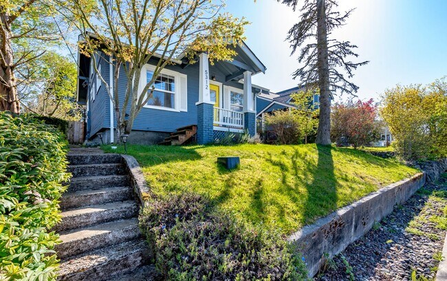 Building Photo - Tacoma Home