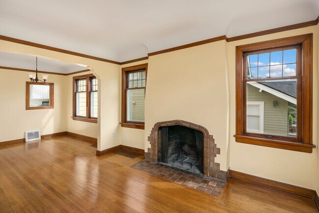 Building Photo - 3bd/2ba Seattle Home