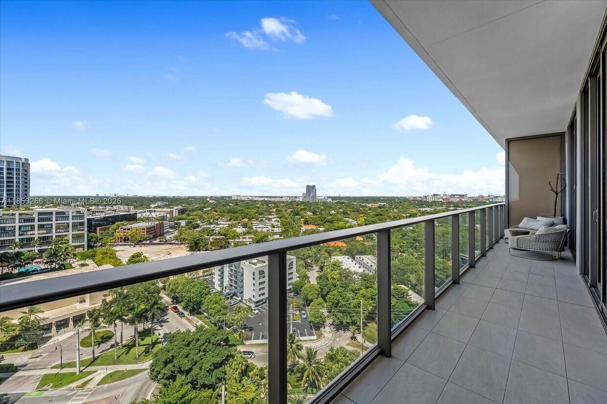 Foto principal - 2678 Tigertail Ave