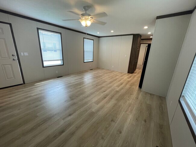 Foto del edificio - 245 Magnolia Pl