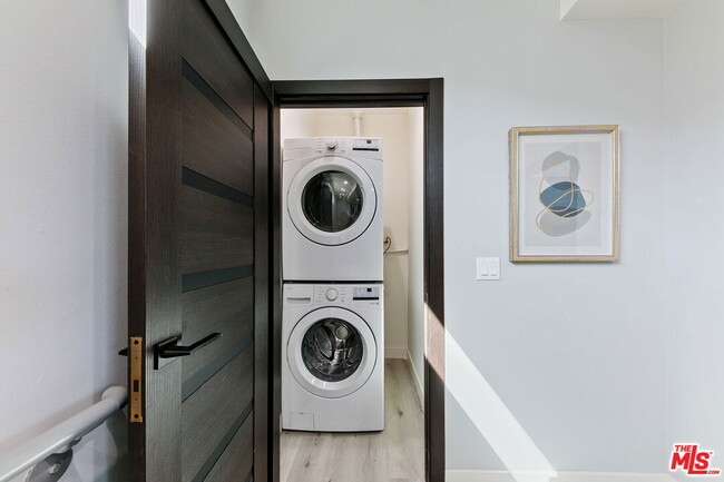 Foto del edificio - 15106 Roxford St