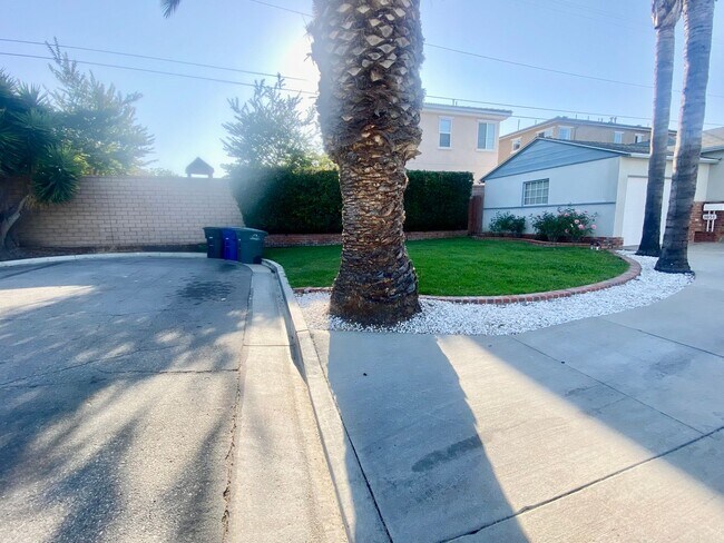 Foto del edificio - 3-Bed, 2-Bath Home, plus Bonus Room $3,625