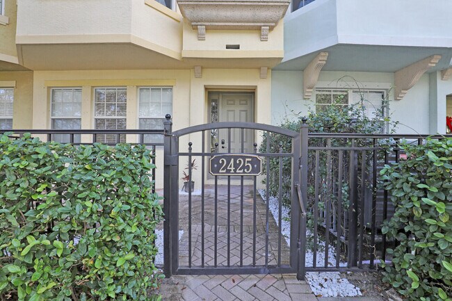 Building Photo - 2425 San Pietro Cir