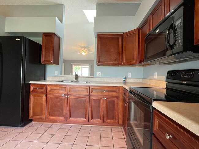 Foto del edificio - 3/2 Renovated Duplex in Poinciana!