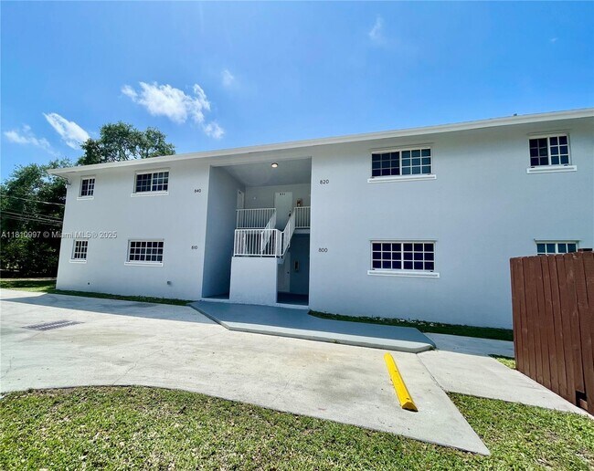Foto del edificio - 800 SW 10th Ave