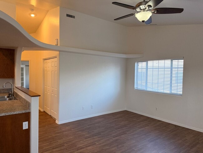 Foto del edificio - 9800 E Lakeshore Dr