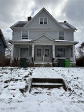 Building Photo - 242 W Summit St