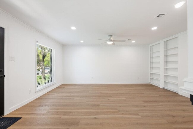 Building Photo - 7201 Chimney Corners