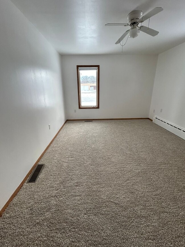 Building Photo - Charming 4-Bedroom Rambler for Rent – $2,200/month