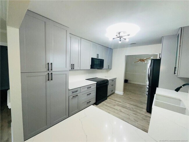 Foto del edificio - 2061 NE Hoya Calle