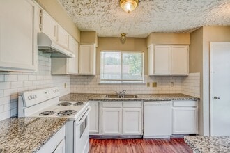 Building Photo - 15706 Tammany Ln