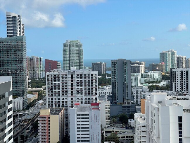 Foto del edificio - 690 SW 1st Ct