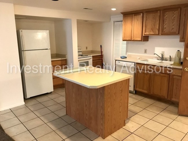 Building Photo - 5 bed single-family home in Sugarhouse!!