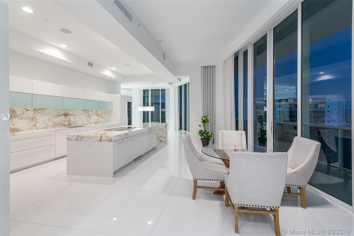 Foto principal - 4100 Island Blvd