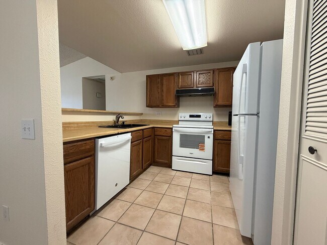 Building Photo - 2126 N Villas Ln