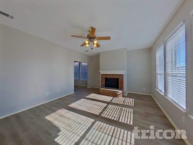 Building Photo - 925 Buffalo Springs Dr