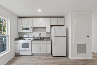 Building Photo - 1115 Ave F