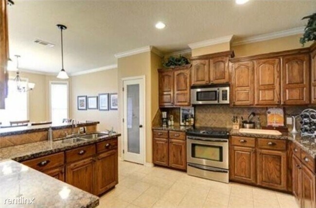 Foto del edificio - 3 br, 2 bath House - 8400 Alison Ave