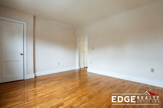 Building Photo - 18 Beechcroft St
