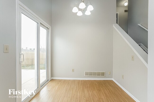 Building Photo - 1007 Haltonia Dr