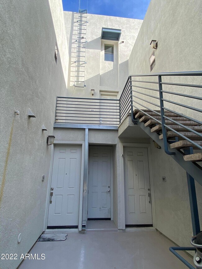 Foto del edificio - 615 E Portland St