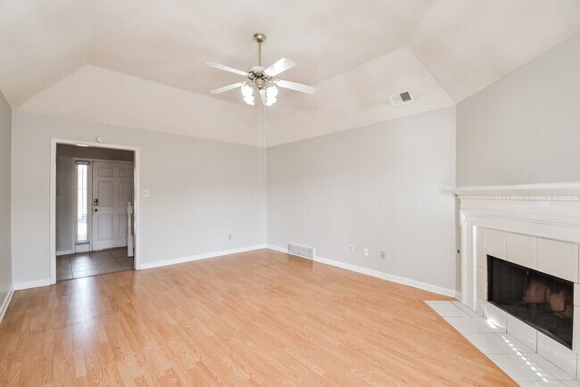 Foto del edificio - 4560 Wood Fox Cove