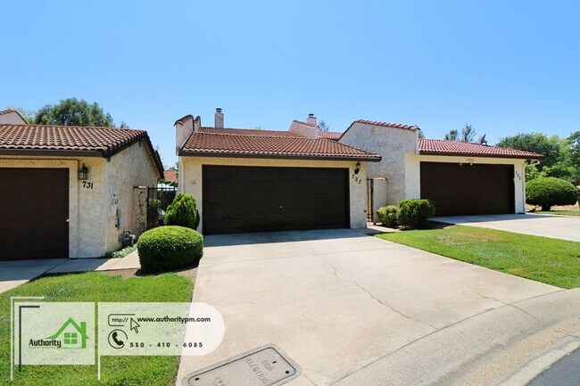 Foto del edificio - 727 Flower Ash Ln