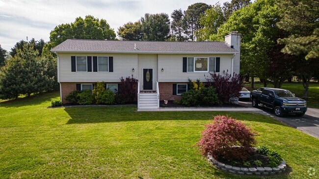 Building Photo - 1614 Calvert Rd